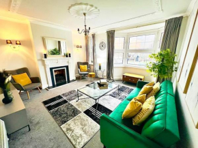 Meadows Court - Wyndale Living - Mansion Style Apt